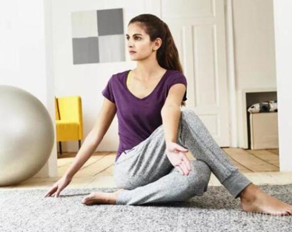 怎么避免久坐伤身|怎么避免久坐伤身 这几招不受限制的动作 随时随地养生