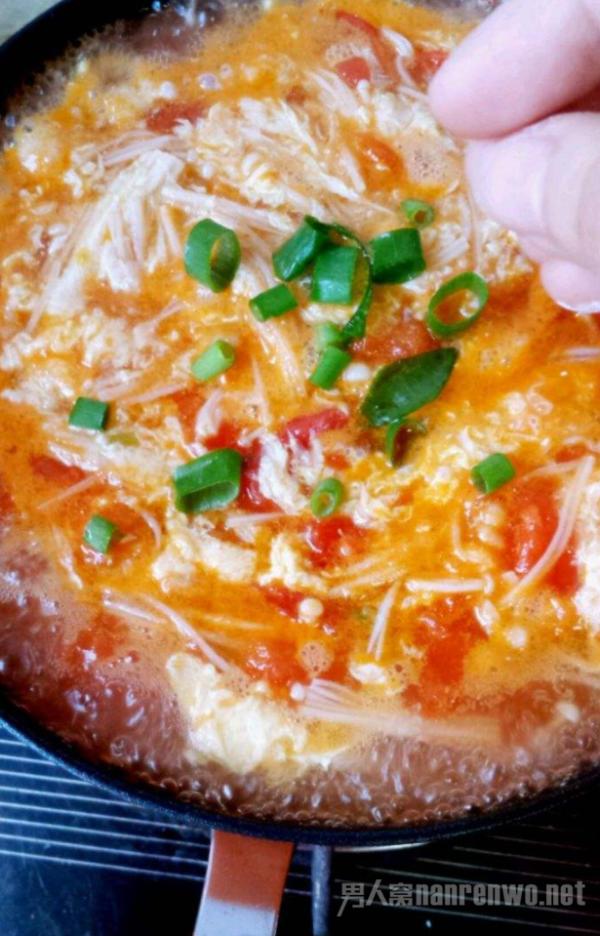 番茄金针菇汤的做法 这样做汤开胃可口 一口气喝3碗