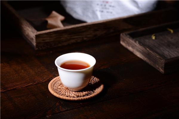 如何挑选普洱茶，价格不一样的内含物质有什么区别？