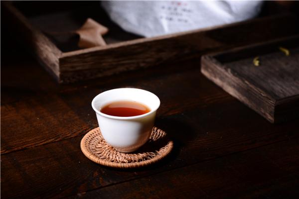 如何喝懂普洱茶的汤质？