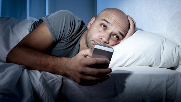不得不说的是，智能手机正在影响我们的睡眠