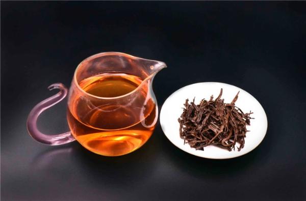 如何鉴别香精红茶？