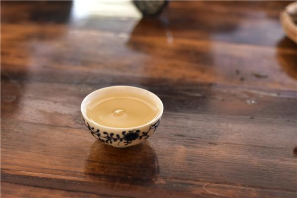 针对看不见摸不着的茶叶，我们该如何挑选？