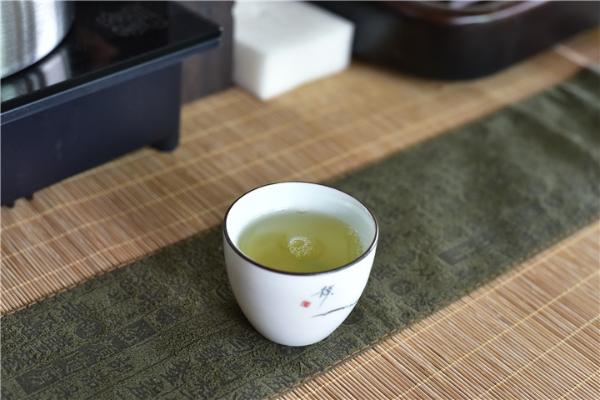 针对看不见摸不着的茶叶，我们该如何挑选？