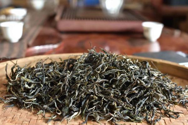 一口喝出普洱茶工艺问题？这样做你也可以（买茶100年制胜宝典）