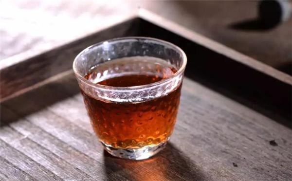 一口喝出普洱茶工艺问题？这样做你也可以（买茶100年制胜宝典）