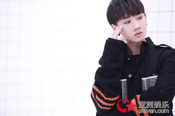 朱元冰汪苏泷《选我选我》MV花絮曝光&nbsp;二人面露娇羞互动不断