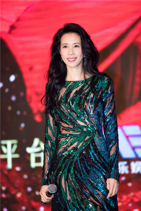 莫文蔚上海公布喜讯出道25周年唱遍全中国