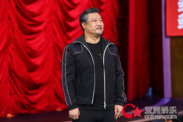 贾冰版“老友记”感动全场&nbsp;《欢乐喜剧人》歌颂战友情