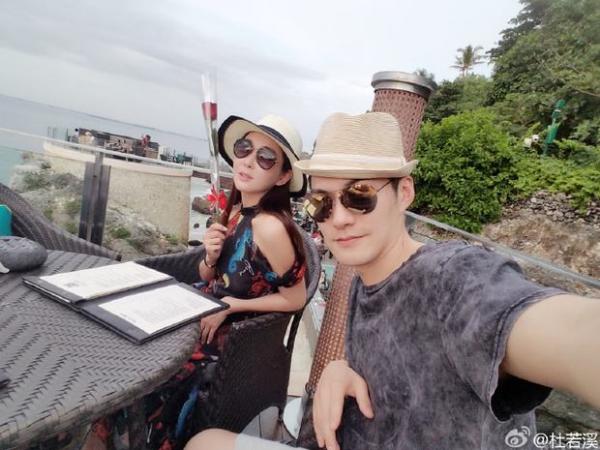 严屹宽39岁生日宣布妻子杜若溪怀孕&nbsp;结婚5年仍一脸宠溺