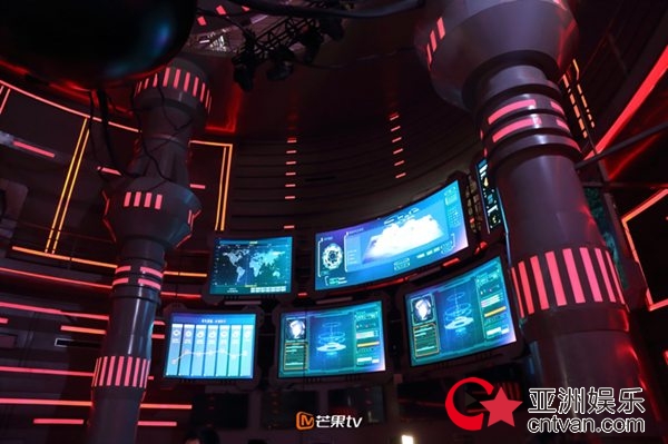 《Shanghai&nbsp;Was&nbsp;Lit》有中西融合，更有蔡诗芸Dizzy&nbsp;Dizzo的独立姿态