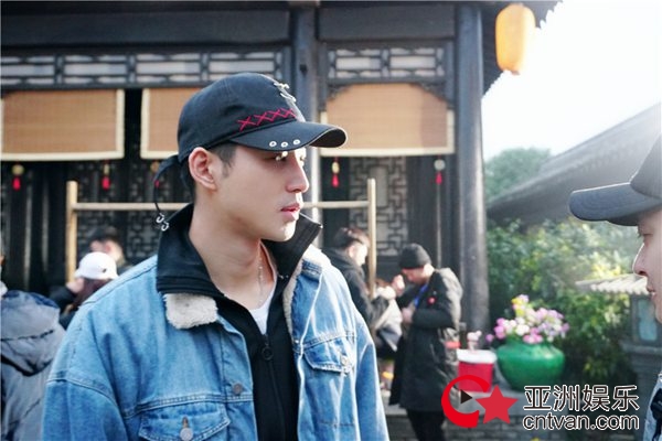 《暴走武林学园》开机 庞瀚辰古装首秀惊艳