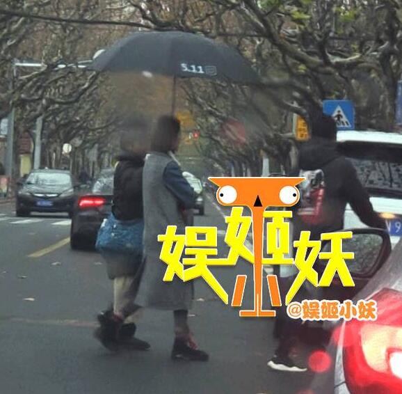 陈思诚抱孩子现身逛商场&nbsp;难道是要借儿子生日强行洗白？