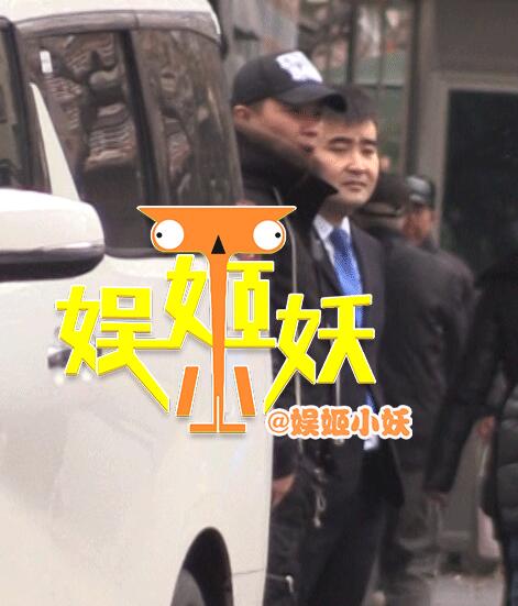 陈思诚抱孩子现身逛商场&nbsp;难道是要借儿子生日强行洗白？