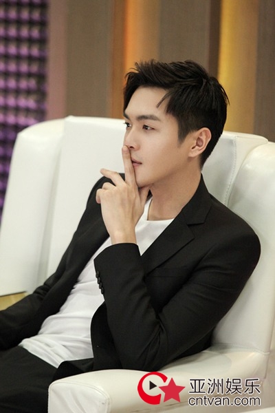 《声临其境》张若昀下跪表白娄艺潇？“我爱你”甜翻现场迷妹