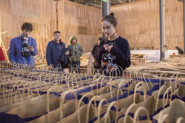 张佳宁微博发声  感谢粉丝不顾严寒为剧组应援