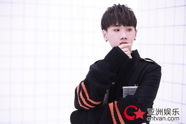 朱元冰汪苏泷《选我选我》MV花絮曝光&nbsp;二人面露娇羞互动不断