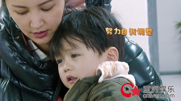 萌仔肯尼生病张歆艺彻夜守护 亲妈回应很感动