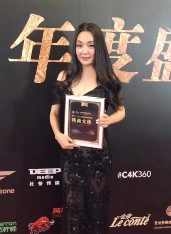 2018Fashion World时尚盛典星光璀璨 刘晓庆获“终身成就奖”