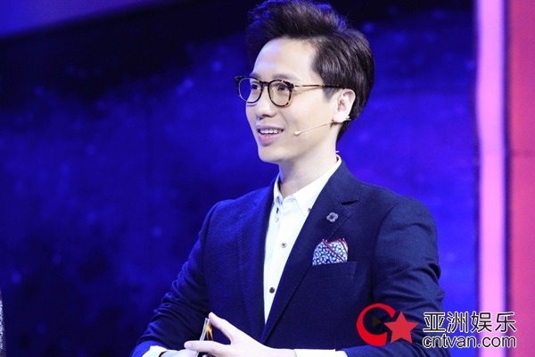 邵峰、李鸣宇携诚意《匠心》登江苏卫视狗年春晚