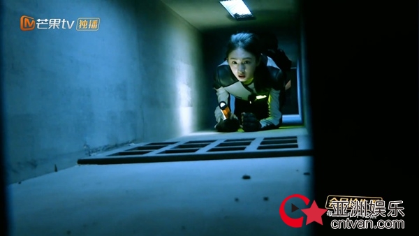 张亮成《重返地球》笑点担当 谭盐盐超越自我智斗傀儡