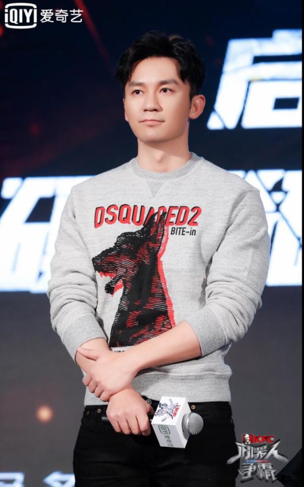 李晨自曝陪冰冰回青岛过年 Angelababy化身女战神