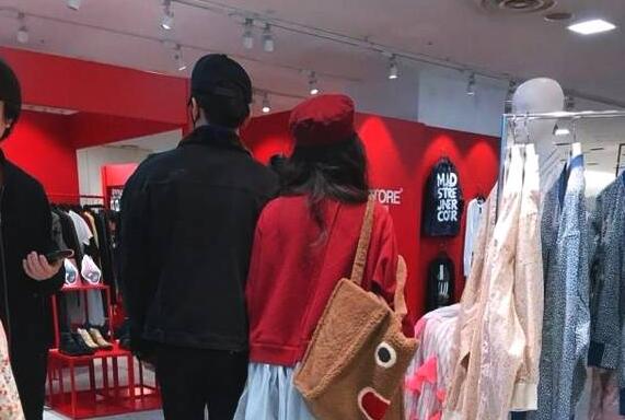 同样是度假被偶遇：大S被偶遇很随和 李晨范冰冰最有爱