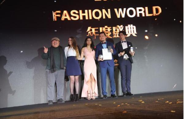 2018Fashion World时尚盛典星光璀璨 刘晓庆获“终身成就奖”