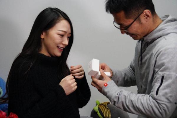 务实理工暖男为孕妻送DR钻戒鸽子蛋，原因令人感动