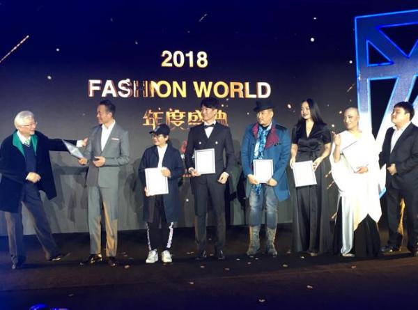 2018Fashion World时尚盛典星光璀璨 刘晓庆获“终身成就奖”