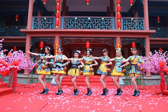 SING女团《团团圆圆》成新一代洗脑贺年曲，PV除夕上线席卷全国