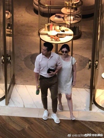 同样是度假被偶遇：大S被偶遇很随和 李晨范冰冰最有爱