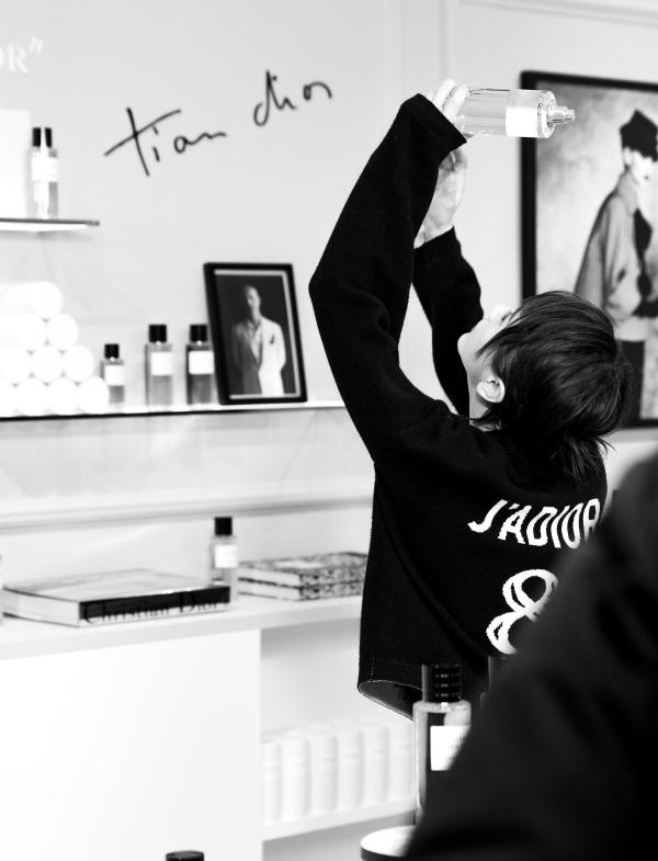 王子文开年拿下顶级奢侈品牌大使 影视时尚齐发力引爆期待值