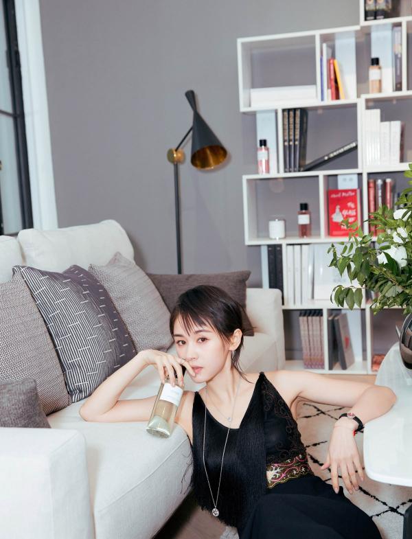 王子文开年拿下顶级奢侈品牌大使 影视时尚齐发力引爆期待值