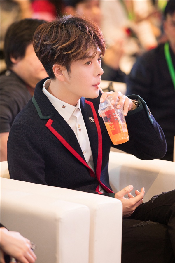 徐海乔 台下倾听.jpg