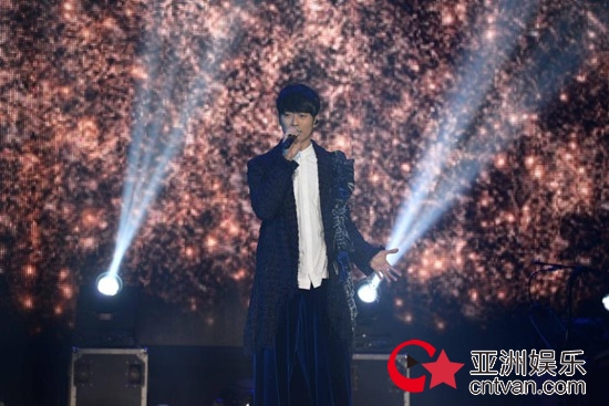 张栋梁巡回演唱会台本开唱，腾讯音乐娱乐集团全程直播