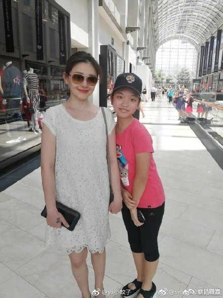 同样是度假被偶遇：大S被偶遇很随和 李晨范冰冰最有爱