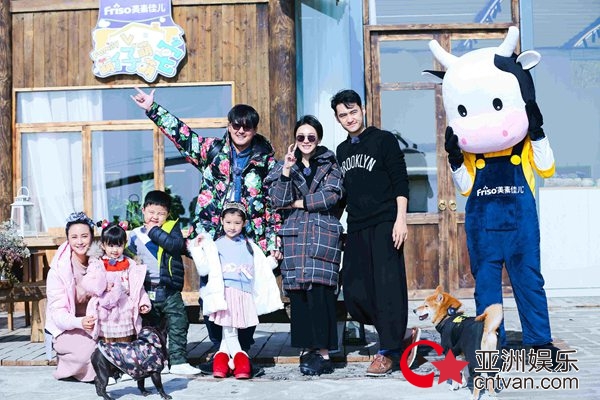 张歆艺自带缝纫机上节目&nbsp;时装秀另类画风笑趴众人