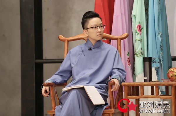 曹云金婚后工作忙 《传承中国》向王珮瑜学京剧