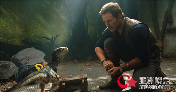《侏罗纪世界2》“超级碗”预告&nbsp;神秘恐龙开启致命猎杀