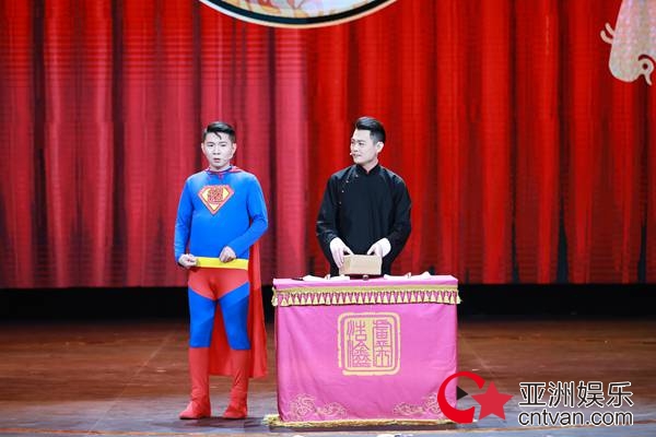 “默剧演员”叶逢春《欢乐喜剧人》上演人在囧途