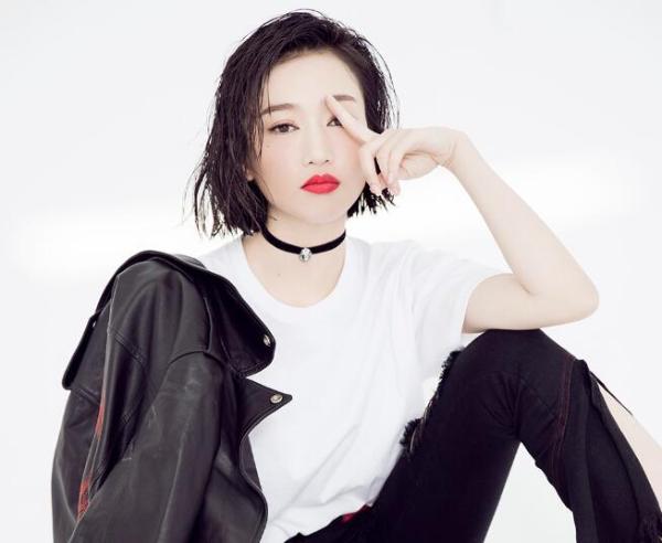 《凤囚凰》琴姑的扮演者陈昊明,现实中居然是耀眼的时髦小妖精?