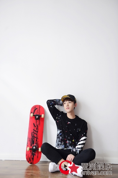 群星献唱狗年神曲《酷狗过新年》喜气洋洋迎新春