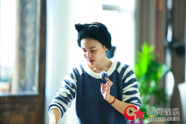 张歆艺自带缝纫机上节目&nbsp;时装秀另类画风笑趴众人