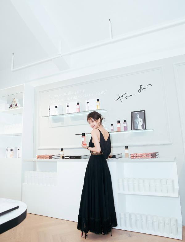 王子文开年拿下顶级奢侈品牌大使 影视时尚齐发力引爆期待值