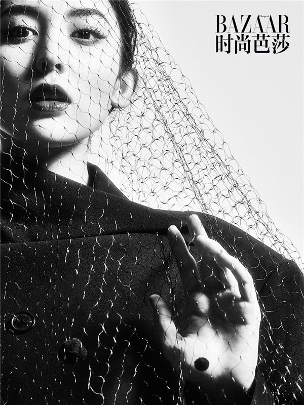 ​娜扎最新硬照复古迷人 黑白画风质感十足神秘优雅