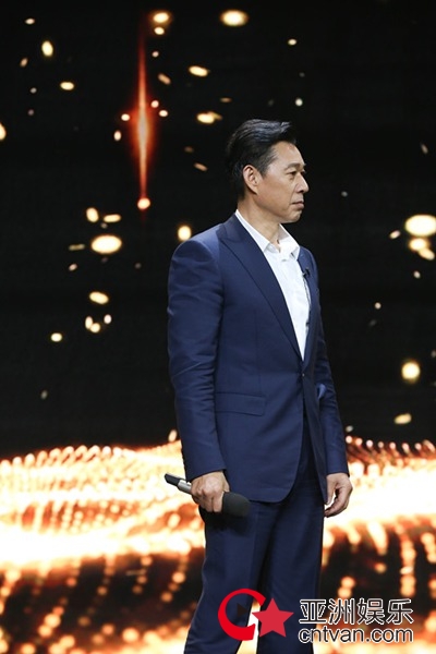 张丰毅39°高烧参加《声临其境》 开口配音神还原冯小刚