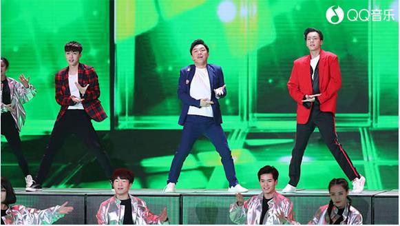 央视狗年春晚唱响2018新春祝福，刷屏金曲光速冲顶QQ音乐人气榜！