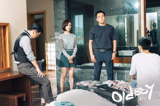 《老男孩》刘烨版预告曝光 开飞机容易当爸难