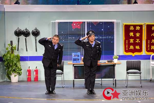 “默剧演员”叶逢春《欢乐喜剧人》上演人在囧途